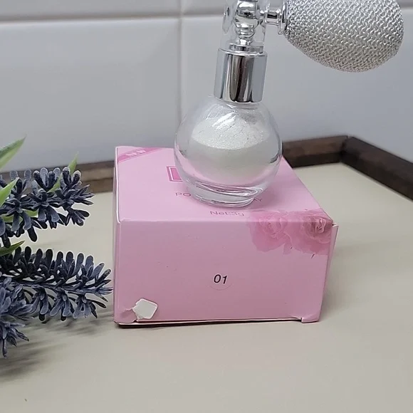 Glitter Body Power. Glam up your look with highly Reflective Glitter BodyPower - Picture 4 of 11